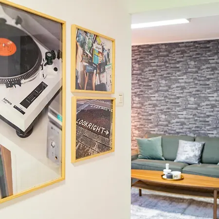 Apartment Scenic With Boulevard Views