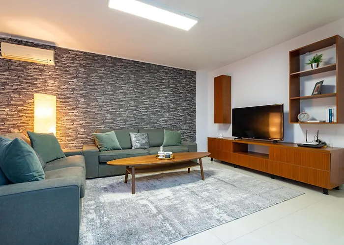 Scenic With Boulevard Views *