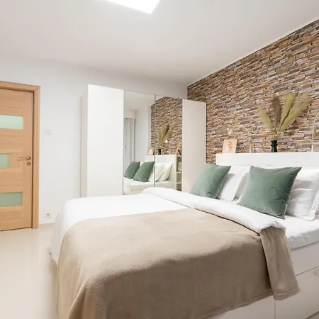 Scenic With Boulevard Views Appartement *