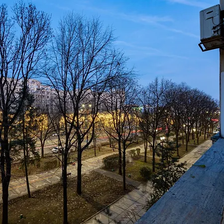 Scenic With Boulevard Views Boekarest
