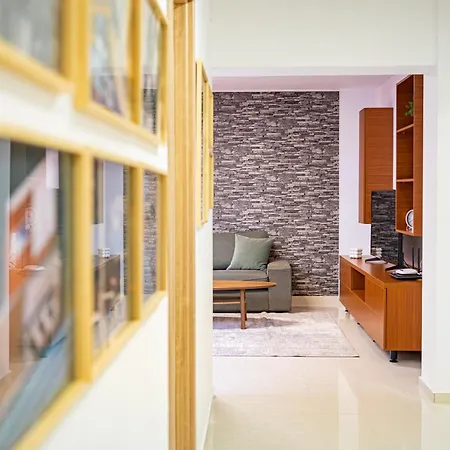 Scenic With Boulevard Views Appartement Boekarest