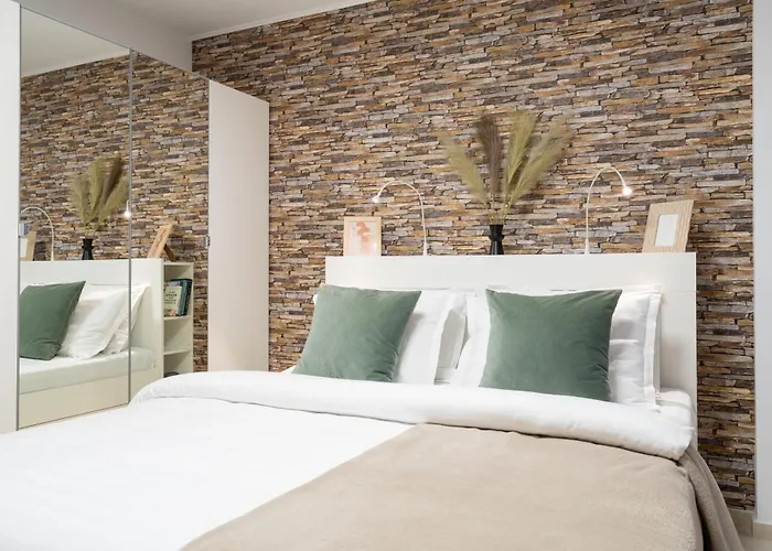 Апартаменти Scenic With Boulevard Views *